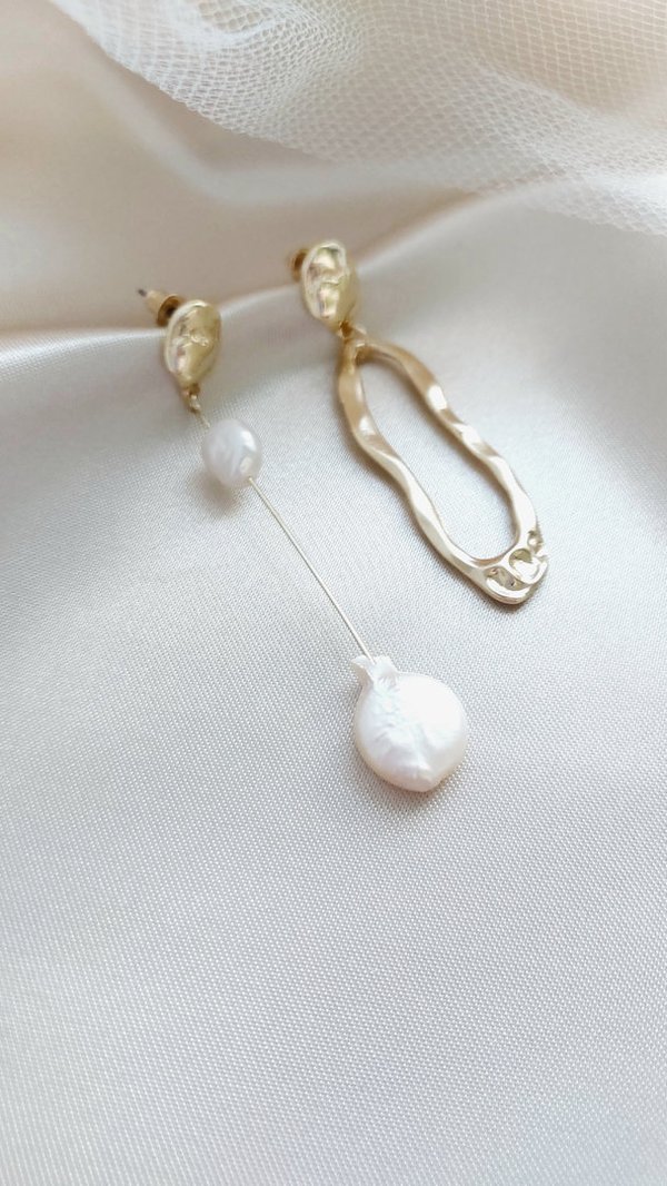 Asymmetric Pearls | Gold